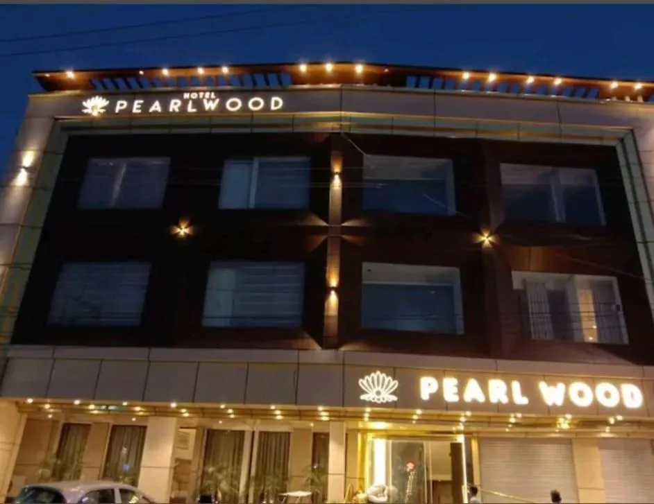 Hotel Pearl Wood Zirakpur