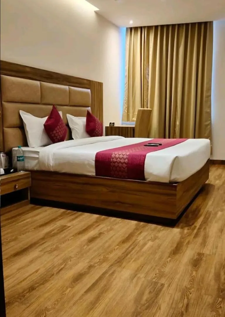 Hotel Pearl Wood Zirakpur
